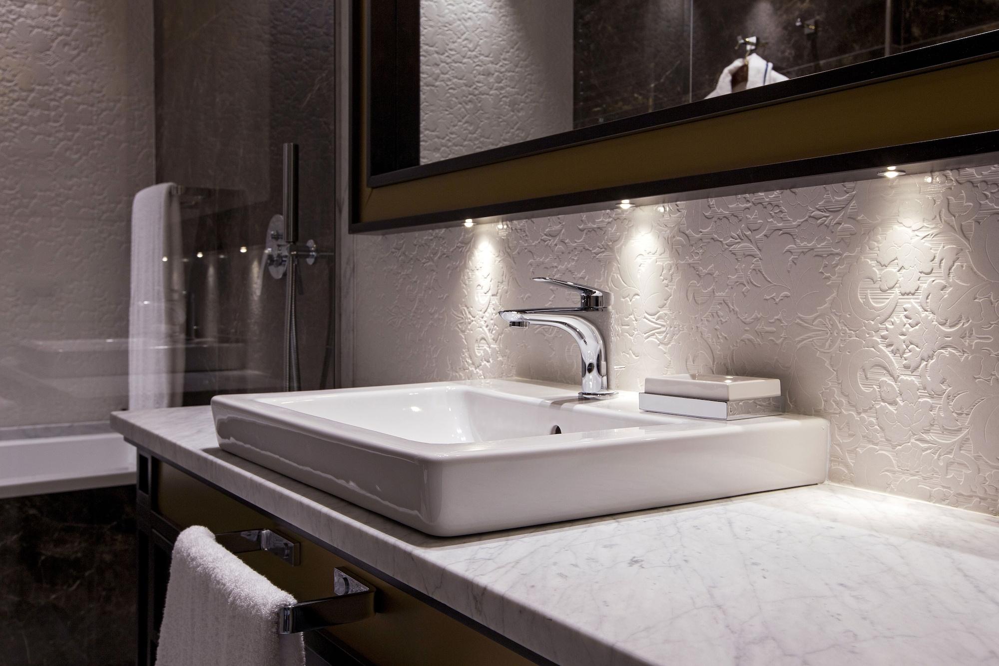 Palazzo Doglio Hotel Cagliari Eksteriør billede Bathroom lighting