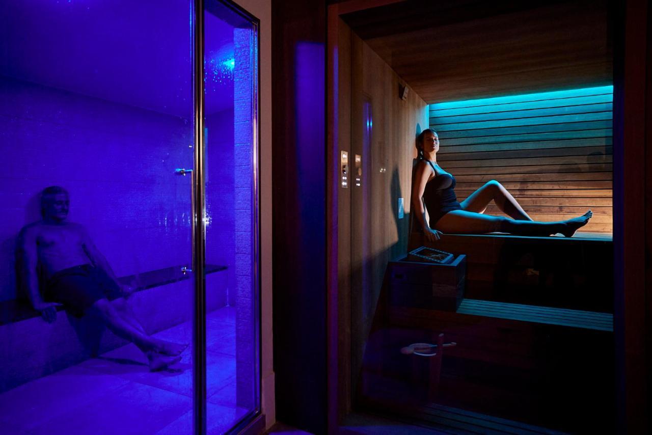 Palazzo Doglio Hotel Cagliari Eksteriør billede A woman in a spa