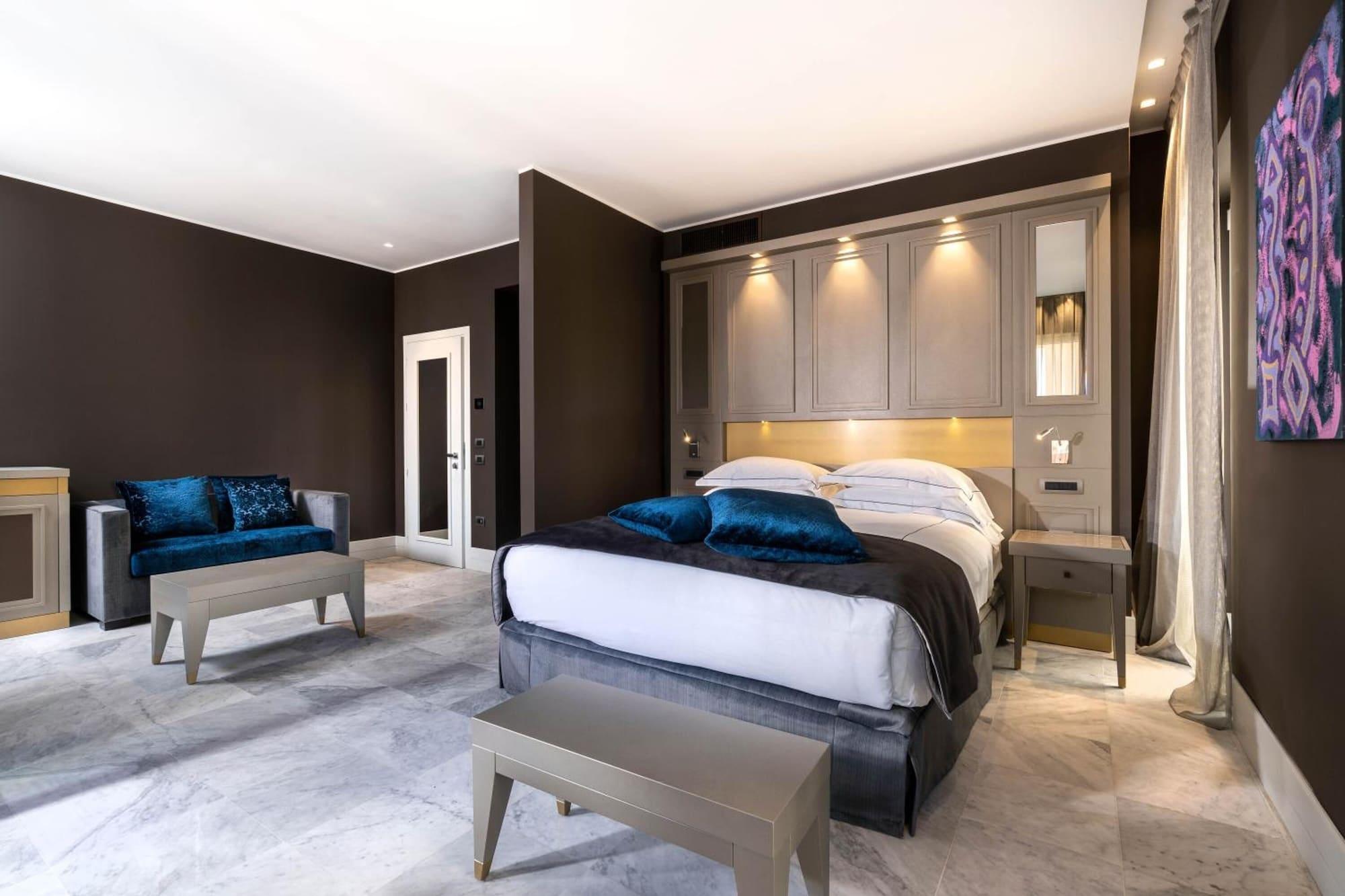 Palazzo Doglio Hotel Cagliari Eksteriør billede A bedroom at the hotel