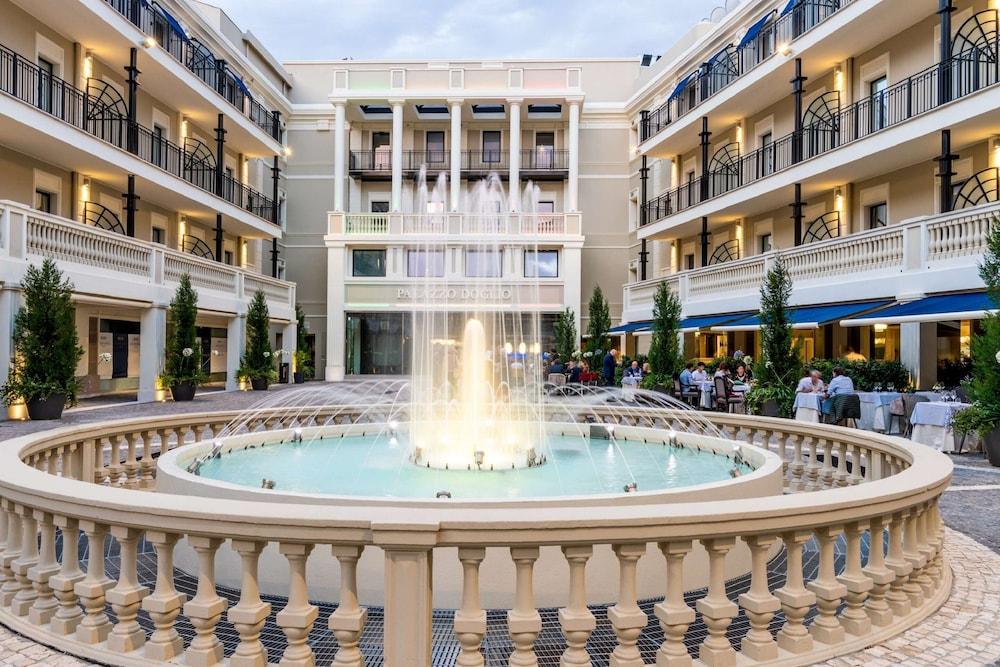 Palazzo Doglio Hotel Cagliari Eksteriør billede The Fontainebleau Hotel